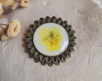 Dried Pansy flower brooch. Dried flower brooch. Vintage baroque brooch. Mother's Day gift