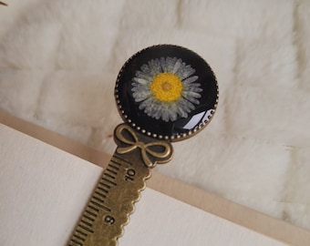 Dried Daisy flower bookmark. Ruled bookmark. Floral bookmark. Mother's Day gift
