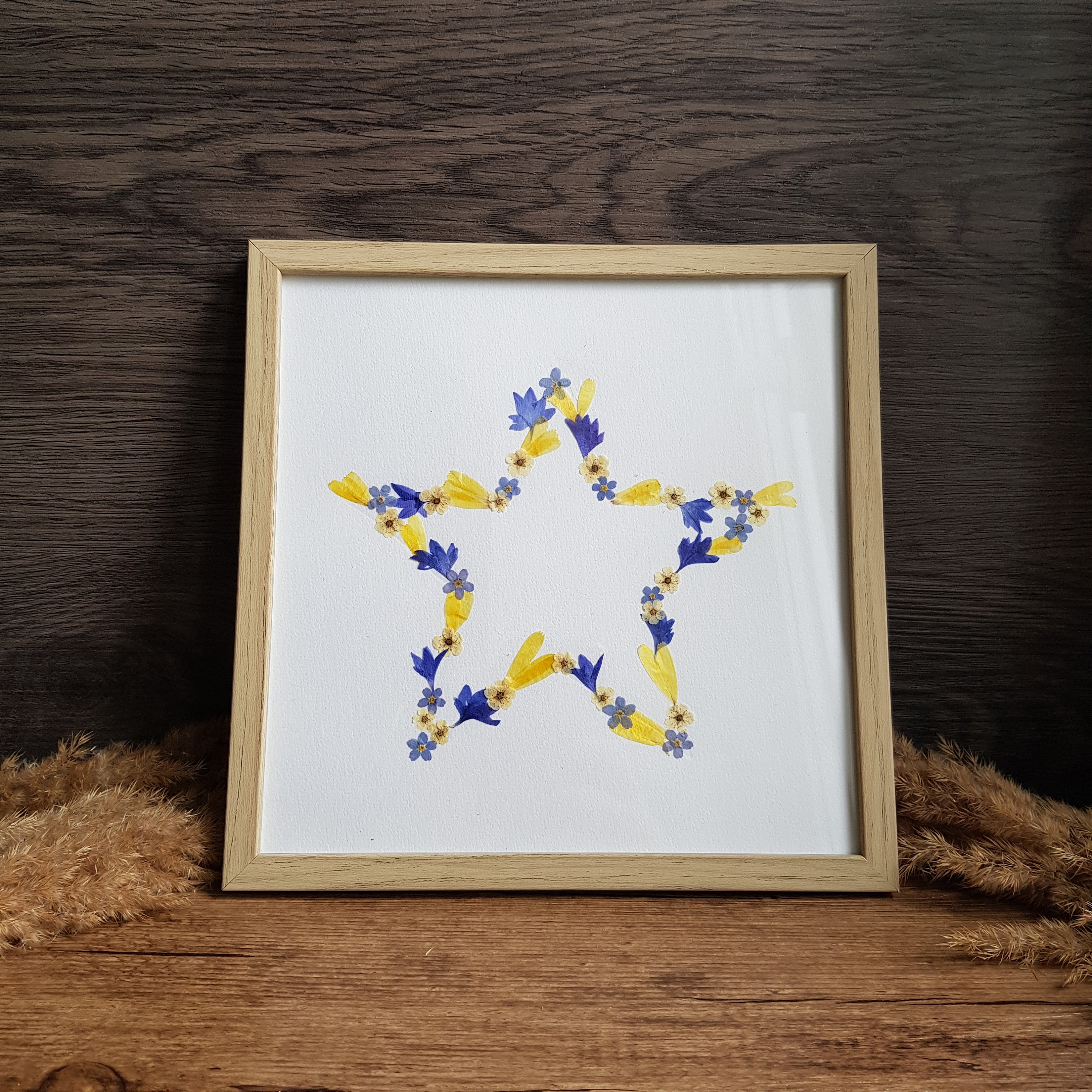 Cadre Motif Étoile et Fleurs Séchées Naturelles. Cadre Carré 20 X cm. Décoration Séchées. Cadeau Fêt