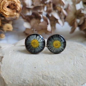 Dried Daisy Flower Cufflinks. Floral Cufflinks. Men&#39;s Accessories. Father&#39;s Day Gift