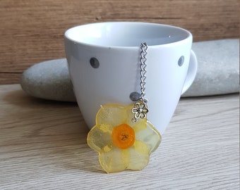 Dried Daffodil flower tea ball. Stainless steel tea infuser. Flower tea infuser. Dried flower tea infuser. Mother's Day gift