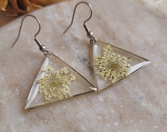 Boucles d'oreilles triangles fleurs séchées de Carottes sauvages. Boucles d'oreilles fleurs séchées naturelles. Cadeau fête des mères