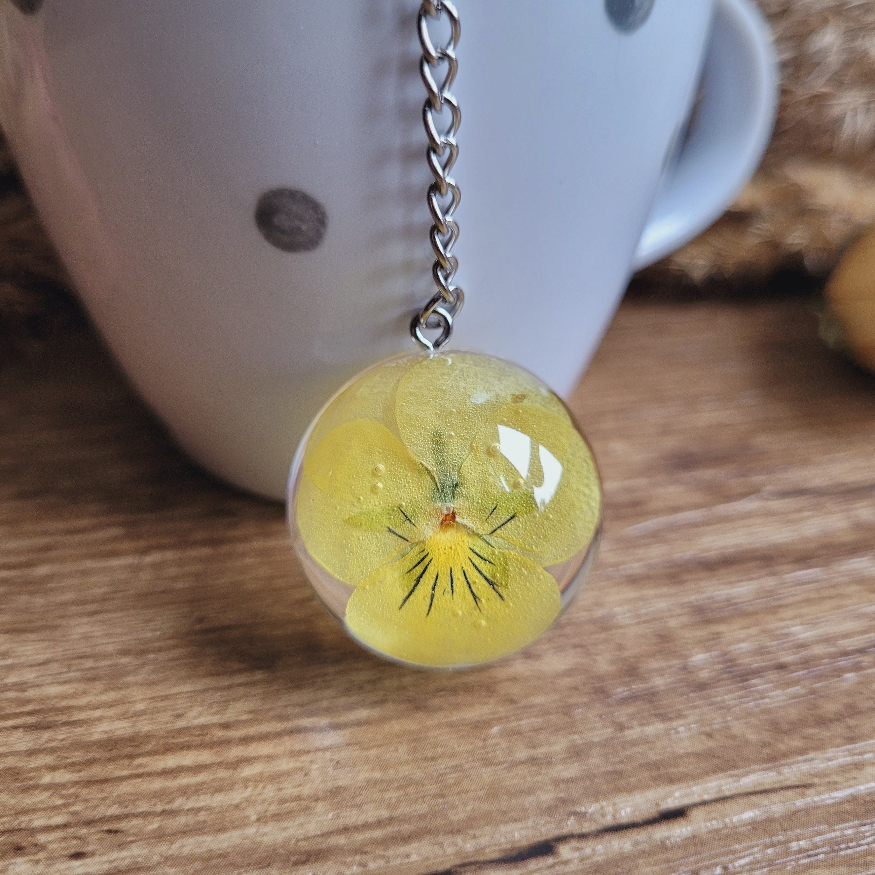 Boule à thé demi sphère fleur séchée d'Hélianthus. Infuseur à thé fleuri.  Boule à thé fleur orange.