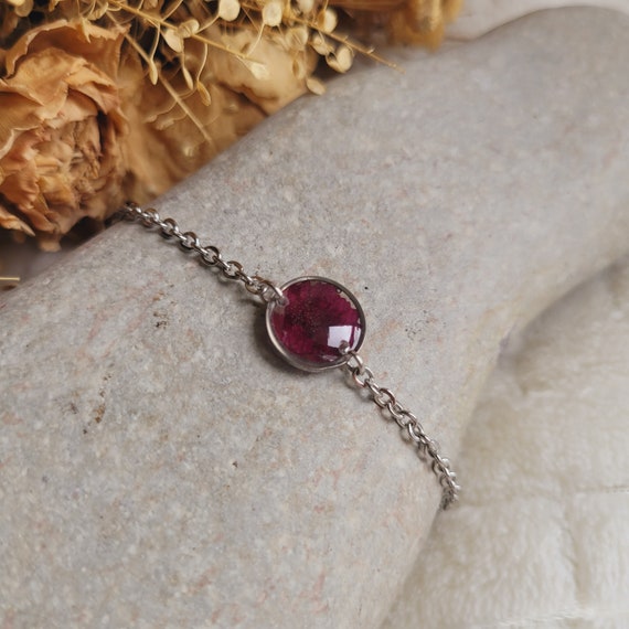 Carnation bracelet deals