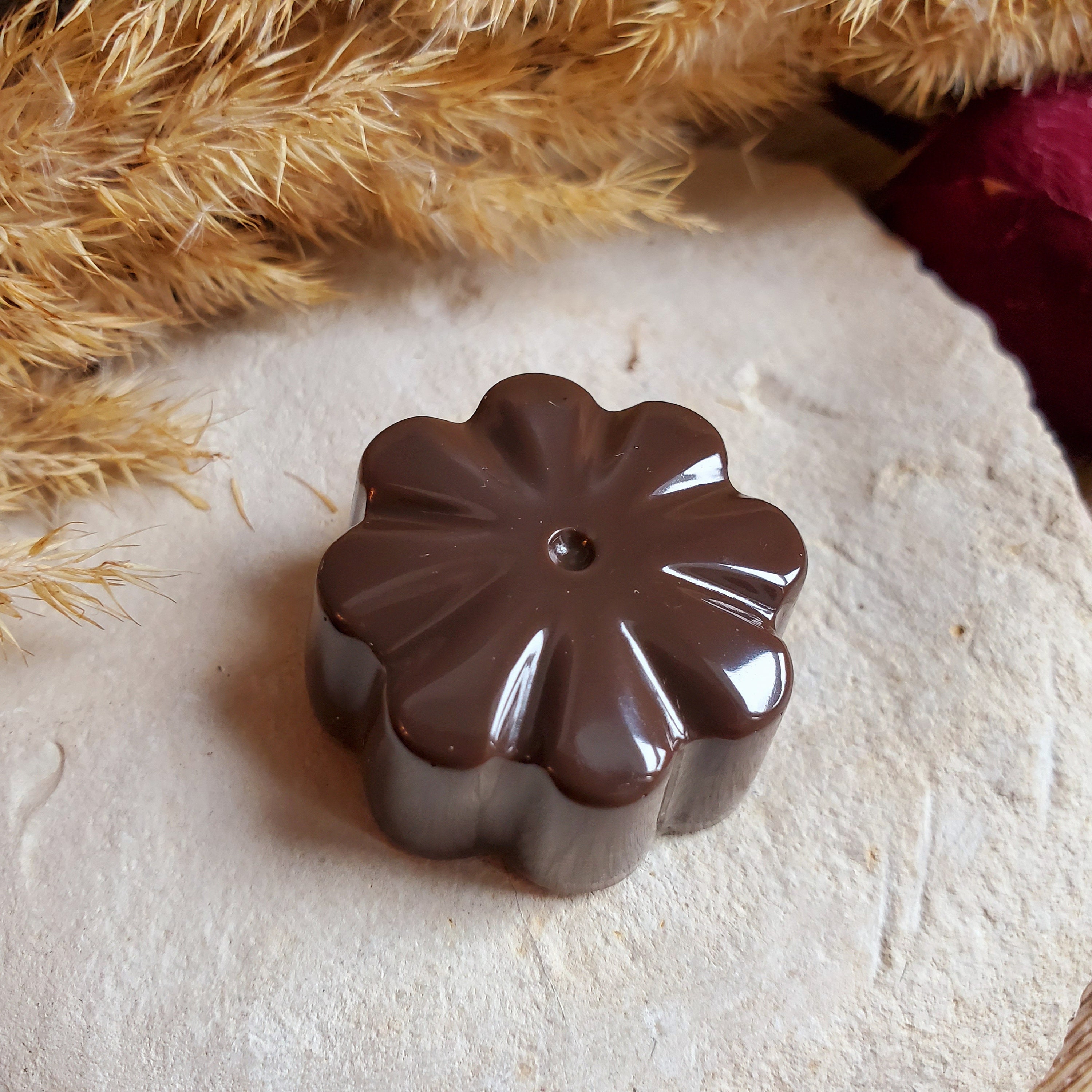 Magnet Fleur Chocolat Noir en Résine. Magnet Gourmandise. Pâques. Cadeau Fête Des Mères