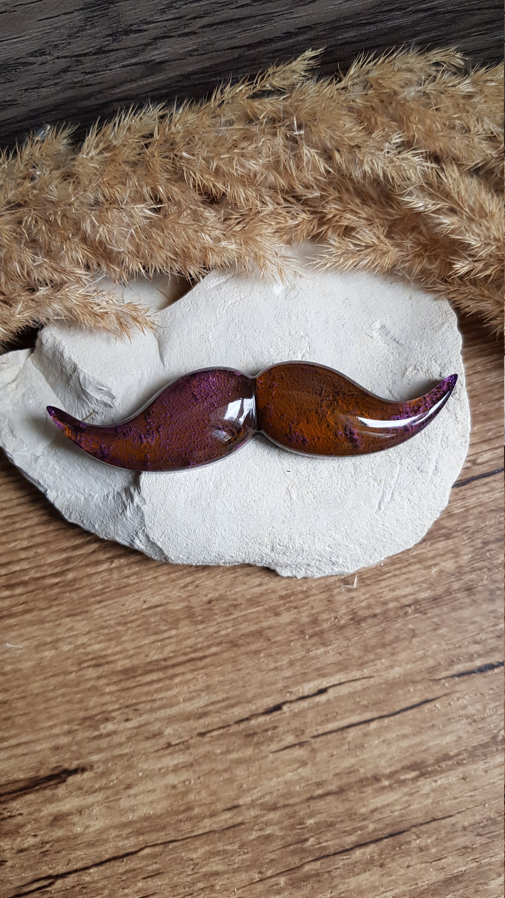 Magnet Moustache 9.5 X 2 cm en Résine Pétriart Violette et Orange. Cadeau Fête Des Mères