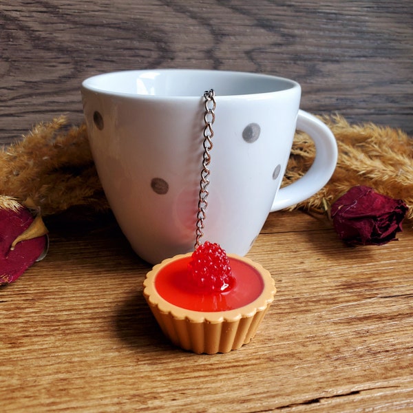 Boule à thé tarte fraise et sa framboise en résine. Infuseur à thé. Boule à thé gourmande. Cadeau fête des mères