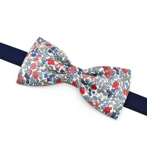 Noeud papillon / Pochette de costume / Boutons de manchette Liberty bleu rouge Emilias Flowers petites fleurs homme enfant bébé Noeud adulte