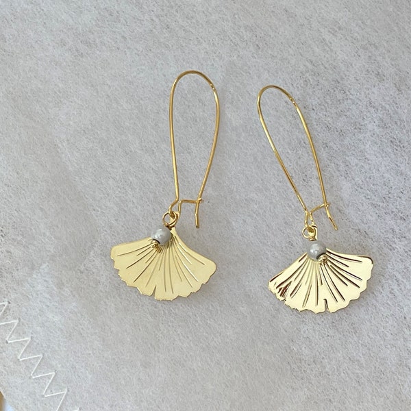 Ginkgo leaf gold earrings and white pearls, long gold and white bridal earrings, wedding jewelry