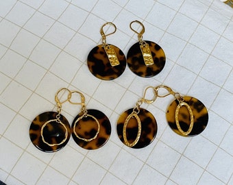 Tortoiseshell and gold earrings, round earrings and stainless steel charm, tortoiseshell and gold jewelry