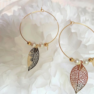 Wedding earrings ribbed leaf white pearls, golden and white Creole earrings, ceremonial jewel image 5