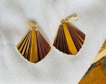 Art deco shell gold earrings, pleated effect gold earrings, art deco jewelry