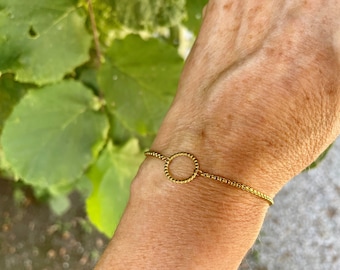 Gold slider bracelet to layer, minimalist and stackable stainless steel bracelet, adjustable bracelet