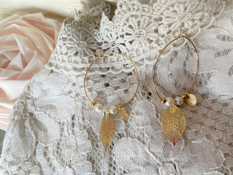 Wedding earrings ribbed leaf white pearls, golden and white Creole earrings, ceremonial jewel image 1