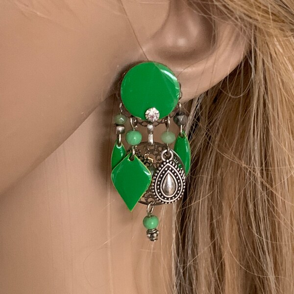 boucles d'oreilles  courte percées argenté et vert