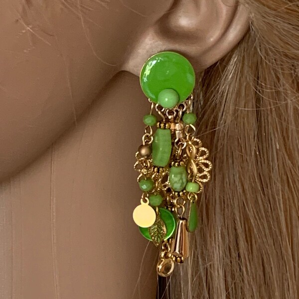 longues boucles d'oreilles clips vert et or