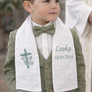 Écharpe de baptême brodée personnalisée coton double gaze croix colombe coeur livraison gratuite