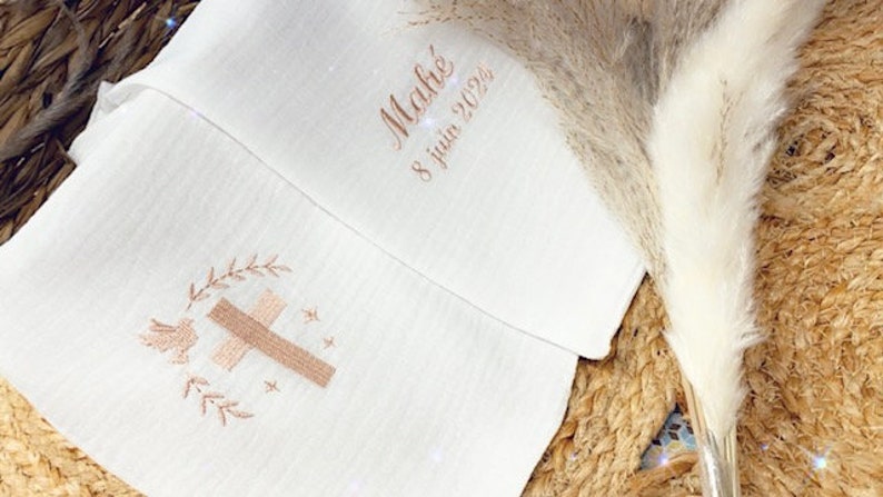 Écharpe de baptême brodée personnalisée coton double gaze croix colombe coeur livraison gratuite image 3