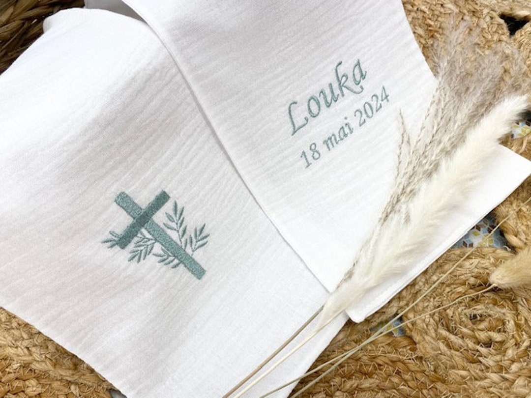 Écharpe de baptême brodée personnalisée coton double gaze croix colombe