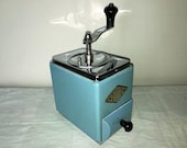 German signature Coffee Mill GARANTIERT GESCHMIEDETES MAHLWERK. Ca. 1945 50. Antique Coffee Grinder. Old Coffee Mill