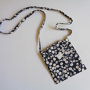 Mini pochette - étui, ou sac fillette , en liberty