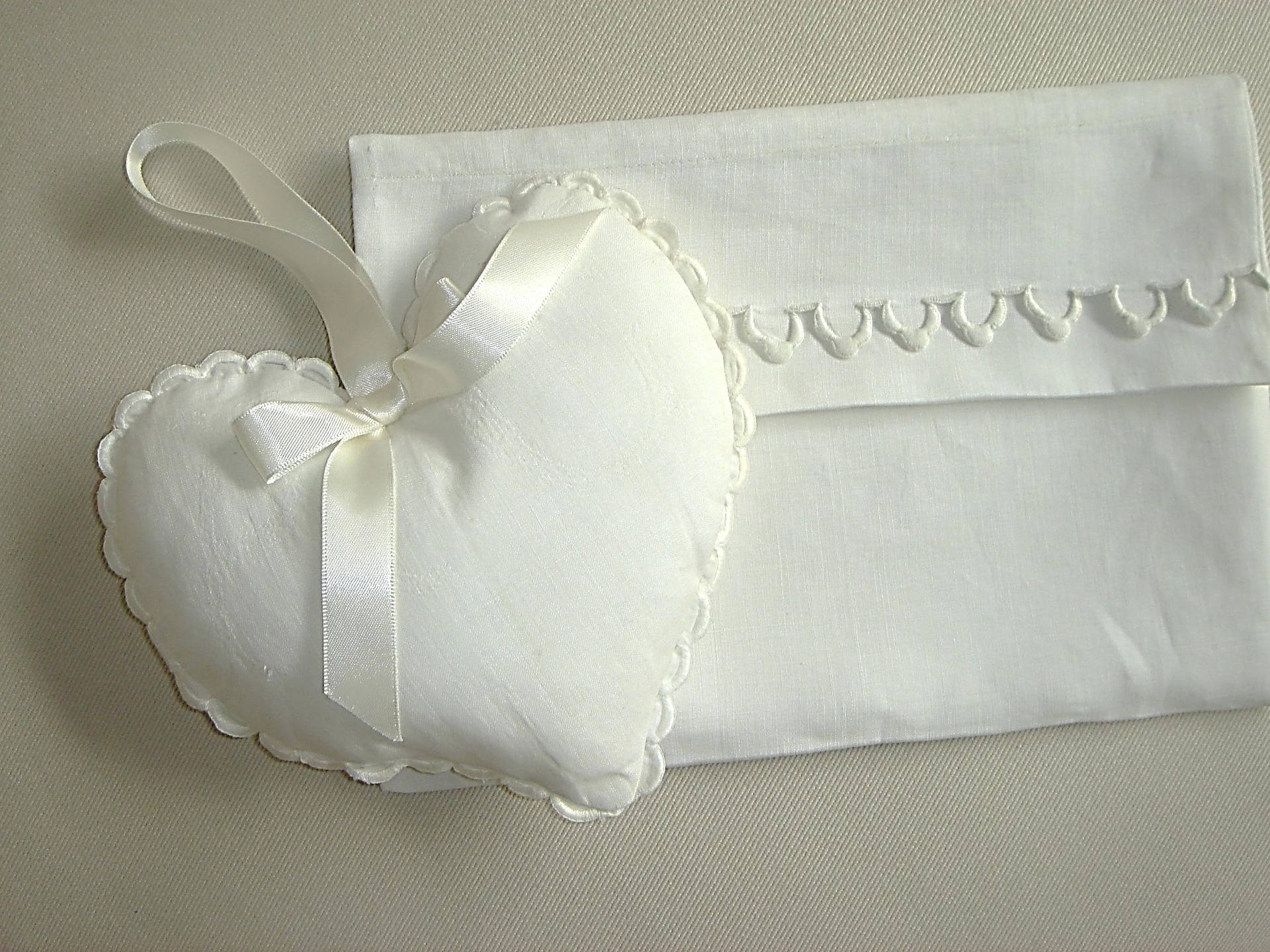 Grand Coeur à Suspendre et Sa Pochette en Métis | Très Ancien