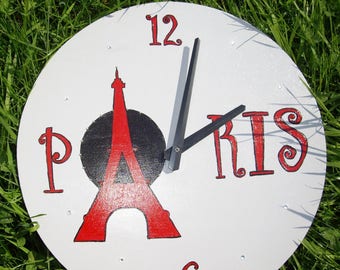 Horloge Paris en bois rouge et grise