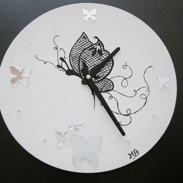 Horloge en bois papillon noire et blanche moderne