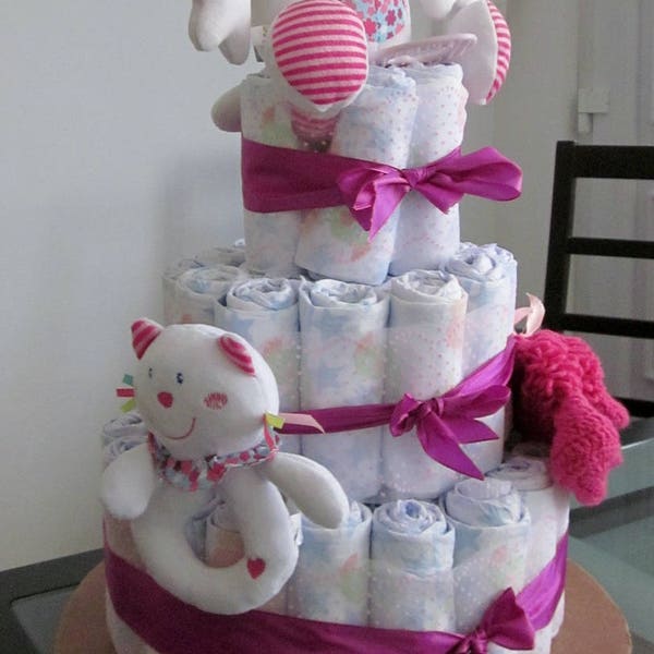 Gateau de couches pour petite fille chat rose