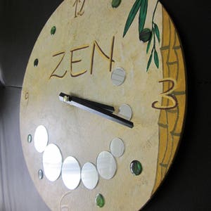 Horloge en bois zen beige et marron image 2