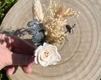 Boutonnière mariage fleurs séchées CATHERINE avec fleur stabilisé