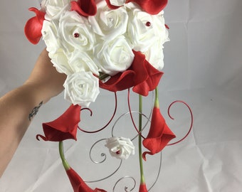 AROMA bruiloft boeket in rode en witte rozen en Aromes