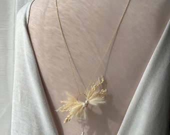 Collier de dos margaux avec fleurs séchées