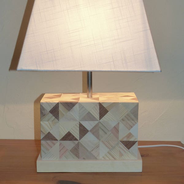 Lampe à poser moderne, rectangulaire, avec bois de récupération , hauteur 44 cm, mosaïque en bois , bois naturel