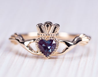 Claddagh Alexandrite ring/ Gold Claddagh ring/ Irish Claddagh/ Celtic Claddagh/ Celtic Jewelry/Alexandrite Engagement