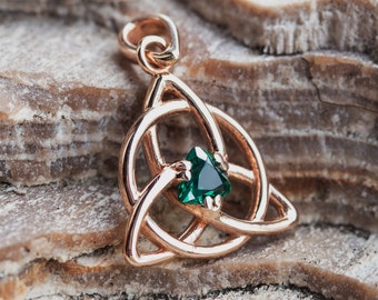 Celtic trinity knot necklace/ Solid gold irish pendant/ Triquetra Emerald necklace/ Celtic jewelry/ Irish jewelry/ Gold emerlad pendant