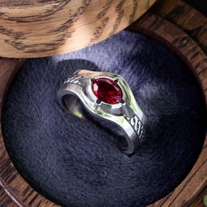 Anello con nodo celtico, anello da uomo in argento sterling ossidato con rubino, gioiello fantasy elfico, regalo di Natale
