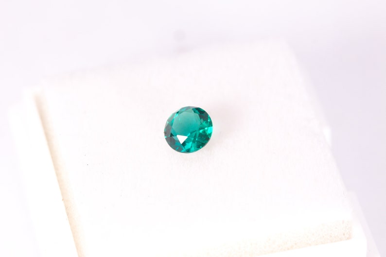 Lab Created Emerald Hydrothermal Emerald Round shape AAA Quality Various Sizes Faceted Loose gemstone image 3