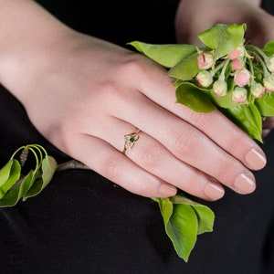 Solid gold Celtic trinity knot ring/ Gold irish ring/ Triquetra Emerald ring/ Celtic jewelry/ Irish jewelry/ Gold emerlad ring image 8