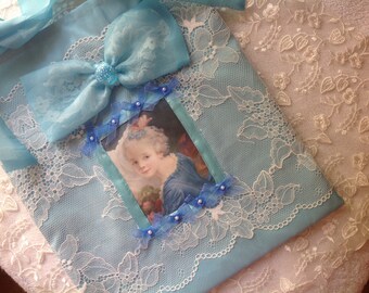 Pochette lingerie en soie avec portrait de marquise