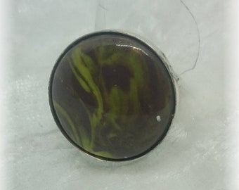 White unglazed 19.5 mm - scrollwork taupe and lime green
