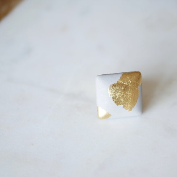 Bague en Béton - Carré, feuilles de métal doré et anneau doré
