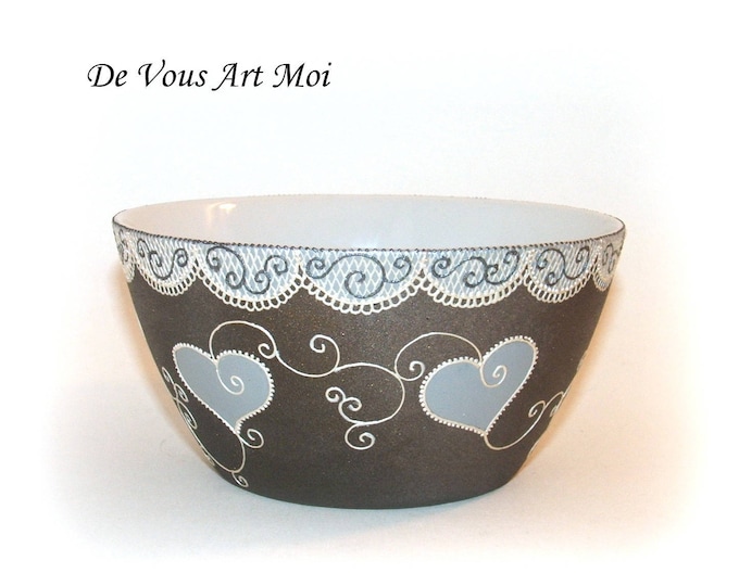 Bol  artisanal Porcelaine,peint à la main,bol femme motif coeur