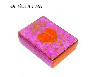 Boite coffret porcelaine,peinte main,forme rectangle,motif personnage naif,boite artisanale fait main