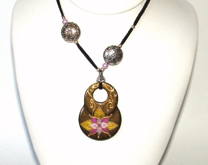 Collier sautoir femme,pendentif fait main,en porcelaine peint main,bijou bohème,collier ajustable daim,collier fait main,bijou artisanal