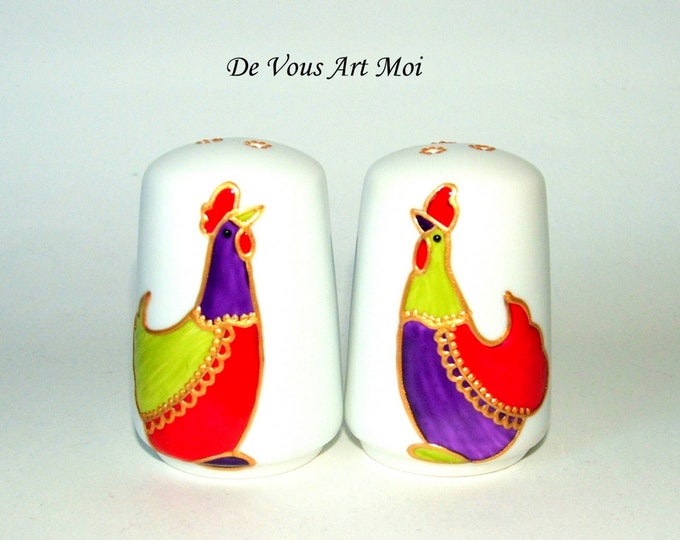 Poule peinte main,sur Salière et Poivrière,en Porcelaine,accessoire de table poule,décoration poule,fait main,sel poivre porcelaine