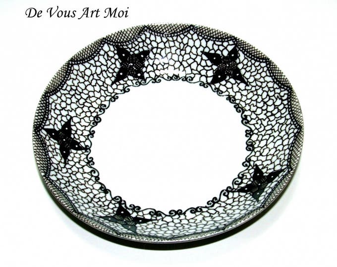 Saladier noir blanc porcelaine,peint main,plat rond artisanal