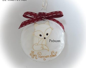 Boule de Noël personnalisée mon premier noël naissance verre dessin renard blanc fait main artisanale