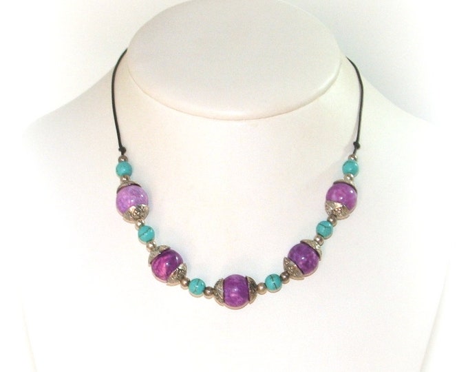 Collier ras de cou pierre,fait main,collier turquoise violet,cuir et pierre semi précieuse