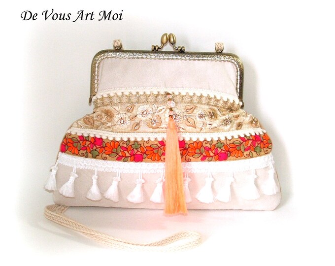 Sac bohème blanc beige,sac broderie frange pompons,sac boho fermoir métallique,fait main,sac boho coloré et blanc